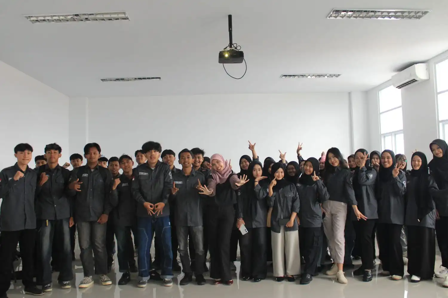 Kegiatan pengembangan kemampuan mahasiswa Bisnis Digital